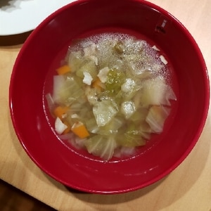 豚ひき肉とみじん切り野菜のコンソメスープ